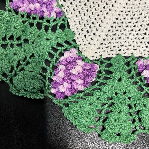 Vintage 5 Pc Lot Set Table Dresser Doily Crochet Grapes Poinsettia Granny Core - Picture 4 of 10